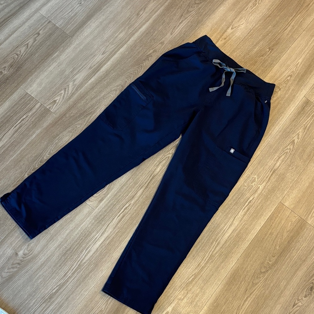 Figs High Waisted Yola Skinny Scrub Pants in Navy - Petite Small SP